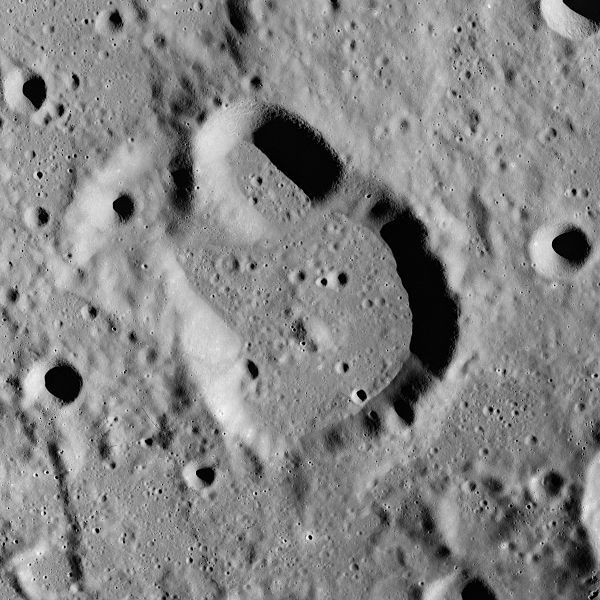 File:Ritchey crater AS16-M-0982.jpg