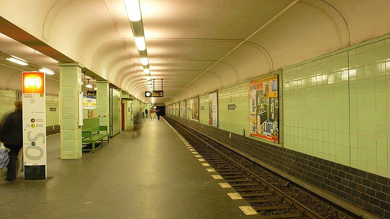 File:Ubahn Leinestr.JPG