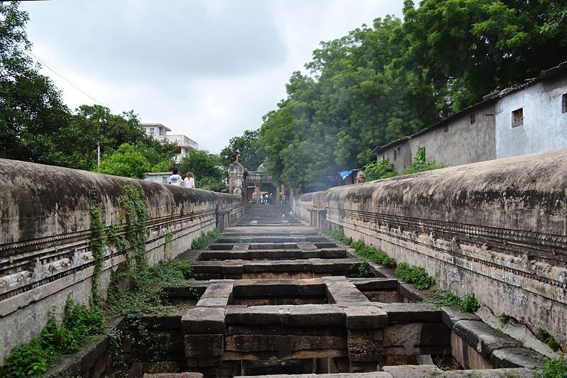 File:Vidyadhar back view.jpg