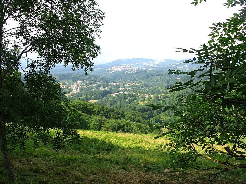 File:Villages val Durolle.jpg