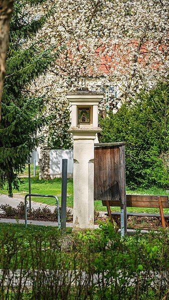 File:Wallfahrer Kreuz Unterhautzental.jpg