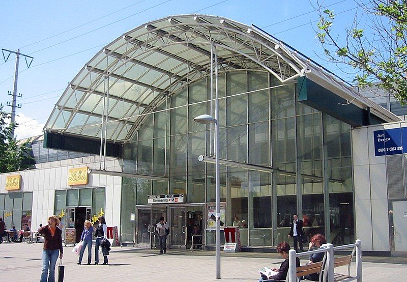 File:Wien Bahnhof Simmering.jpg