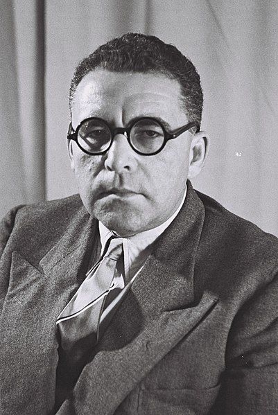 File:Yizhar Harari.jpg