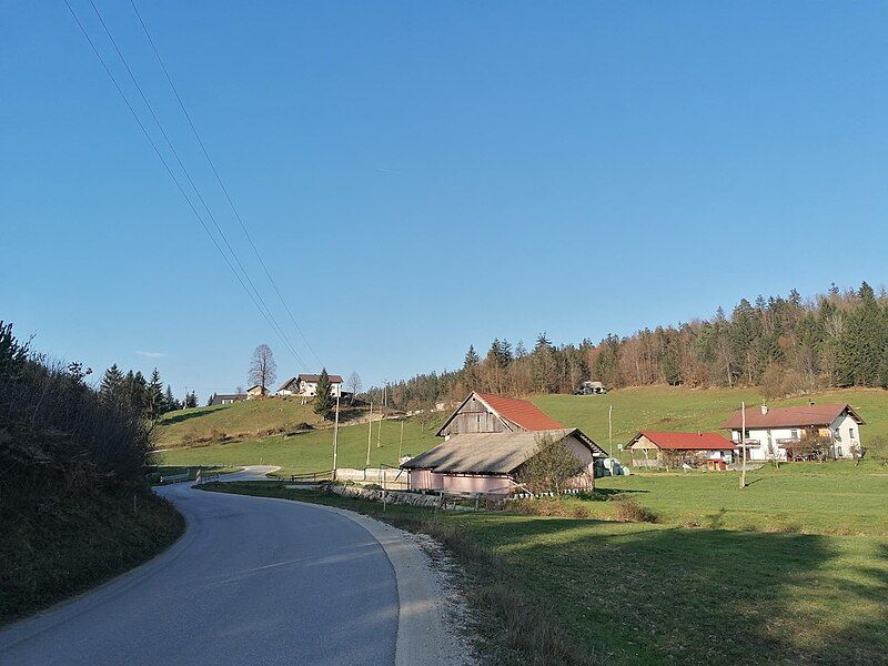 File:Žibrše, Logatec.jpg