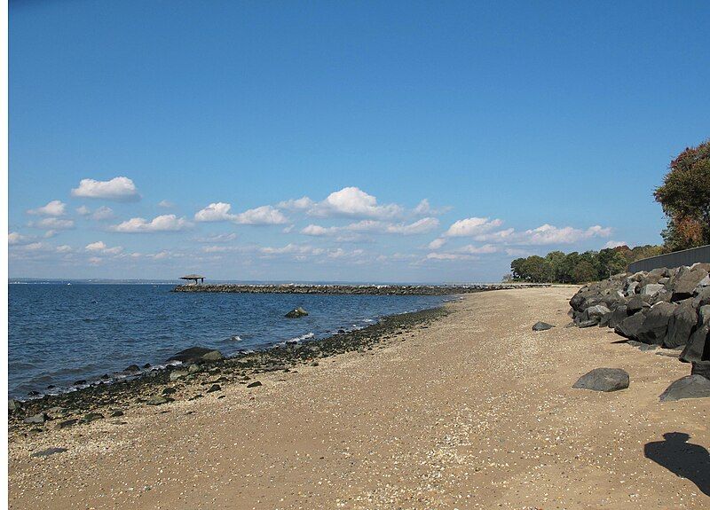 File:Beach at Welwyn.JPG