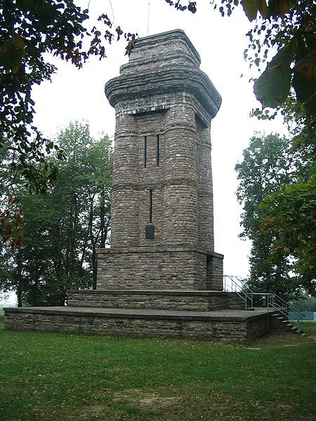 File:Bismarkturm-sargenroth01.jpg