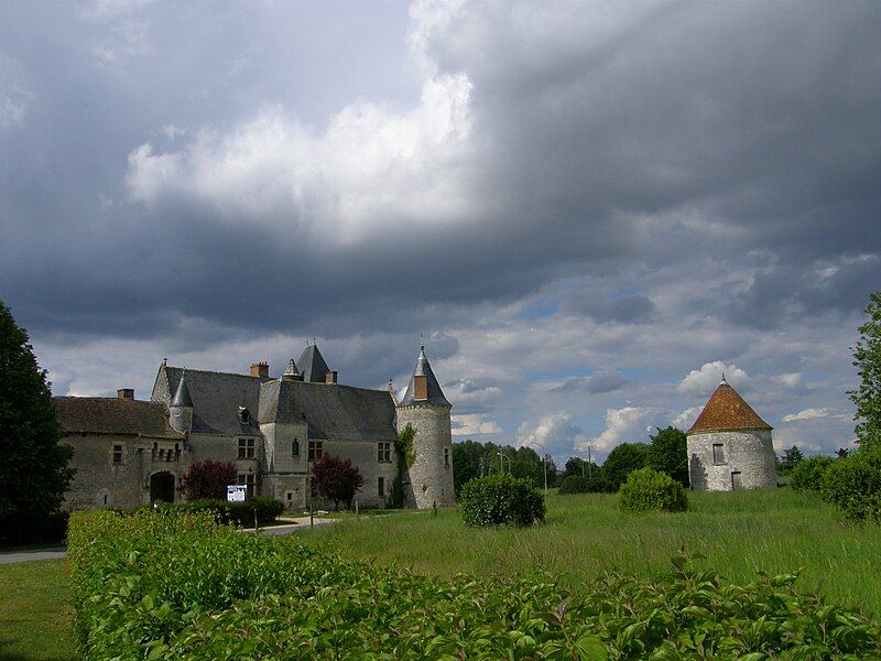 File:ChateaudeChemery01.jpg