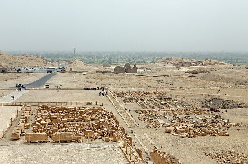 File:Deir el-Bahari R01.jpg