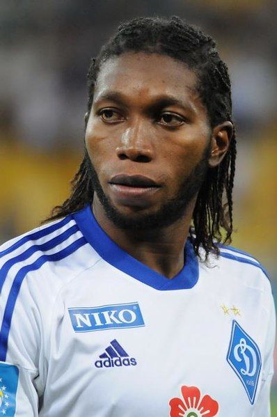 File:Dieumerci Mbokani 2013.jpg