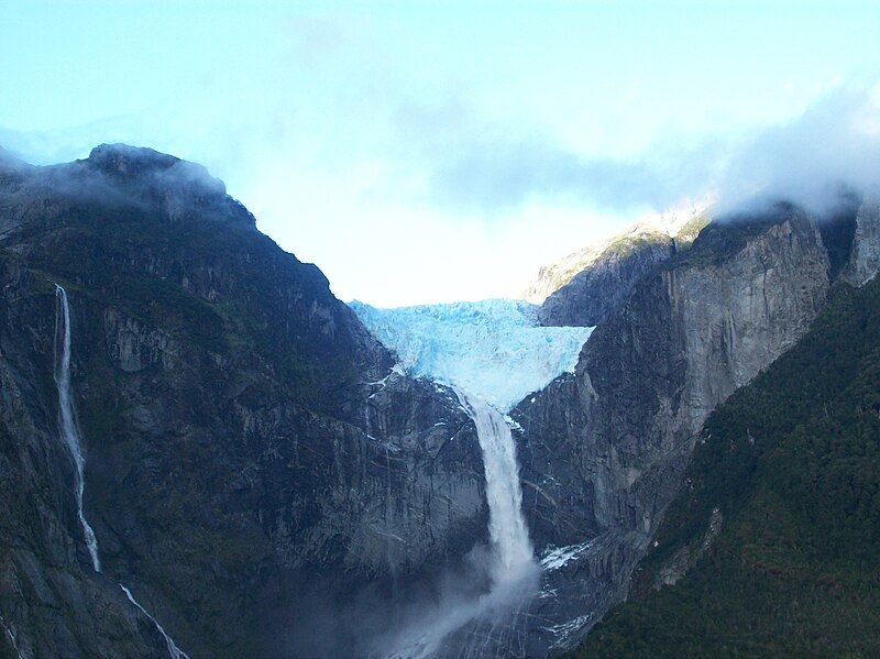 File:Glaciar Colgante Queulat.JPG