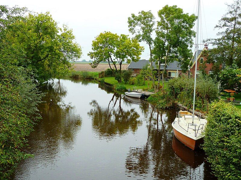 File:Kommerzijlsterdiep bij Niezijl.jpg