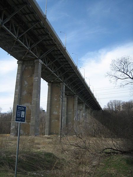 File:Leaside Bridge.JPG