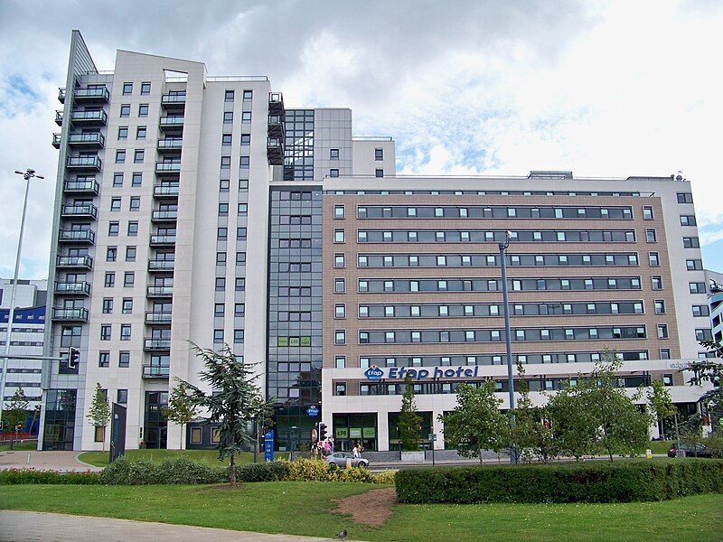 File:Leeds Etap hotel.jpg