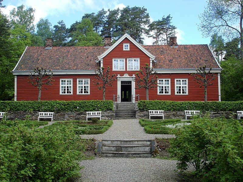 File:Leikanger prestegård.jpg