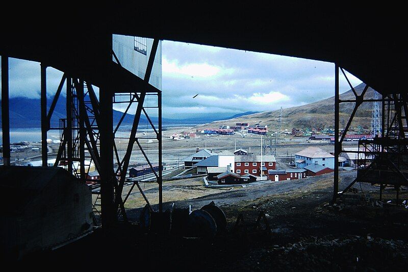 File:Longyearbyen 1989.jpg