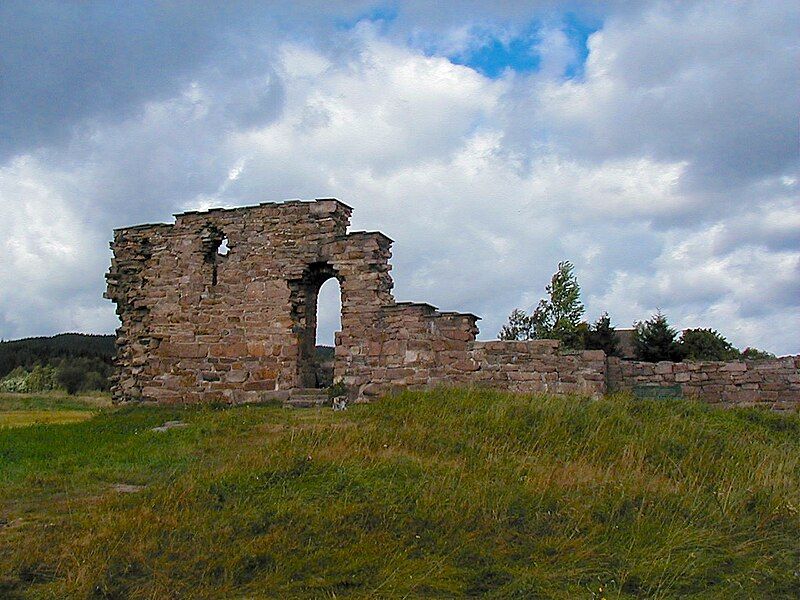 File:Margaretha Kirken Ruin.jpg