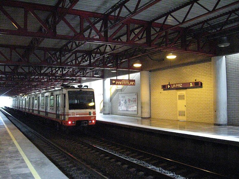 File:MetroLaPazStation.JPG