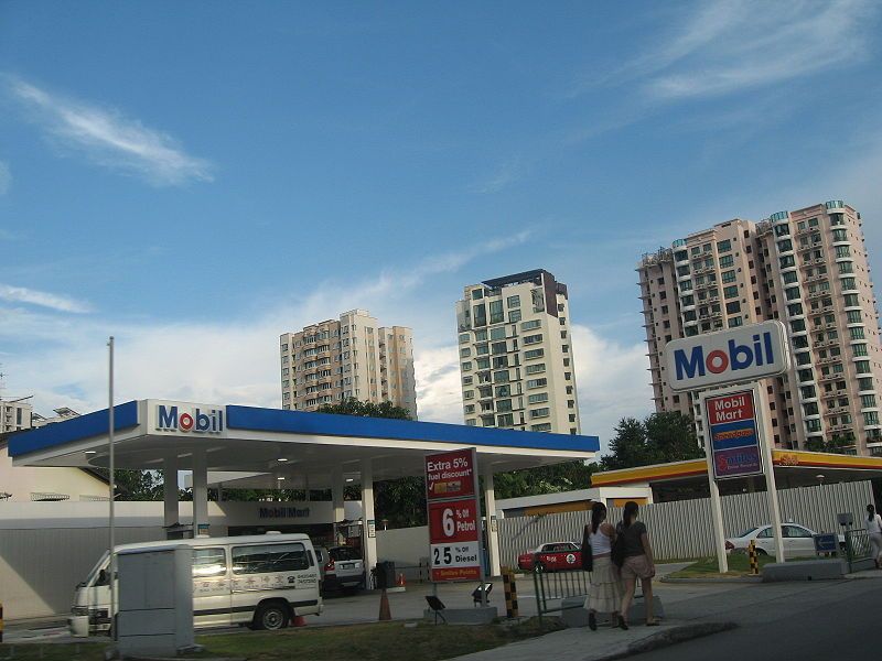 File:Mobil Singapore.JPG