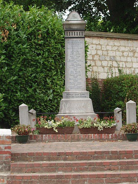 File:Montenescourt-Monument-aux-Morts-Juillet-2006.jpg