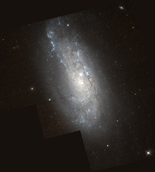 File:Ngc6207-hst-R814GB606.jpg