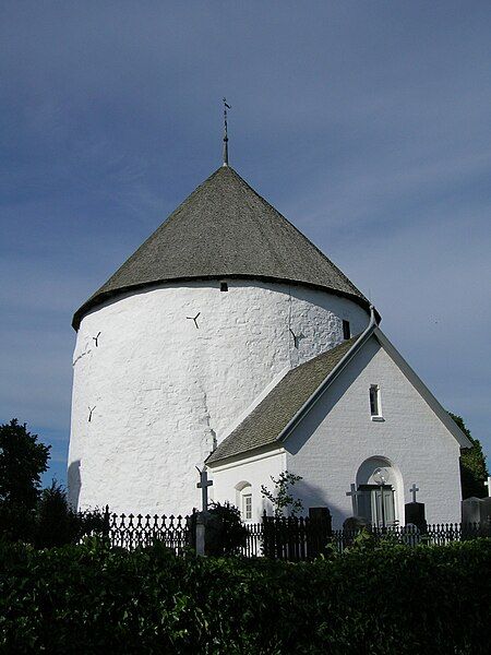 File:Nylars rundkirke- 2005.jpg