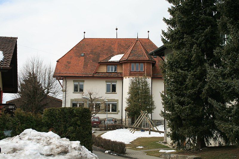 File:Rechthalten FR Schule.jpg