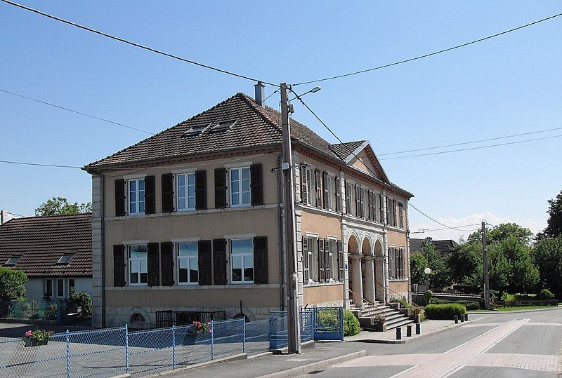 File:Suarce, Mairie-école.jpg