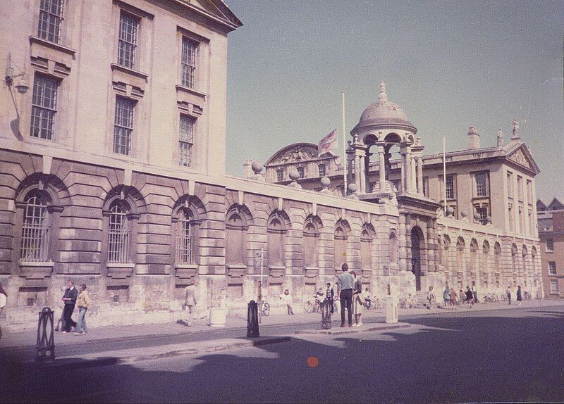 File:The Queen's half-mast.jpg