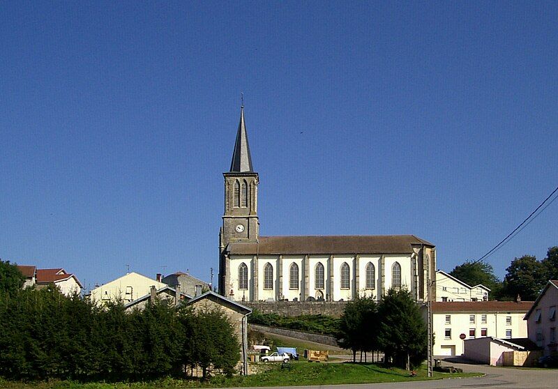 File:Uzemain, Eglise Sainte-Madeleine.jpg