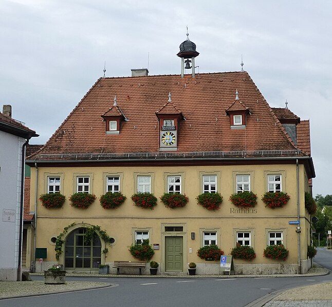 File:Wiesenbronn Rathaus 50513.jpg