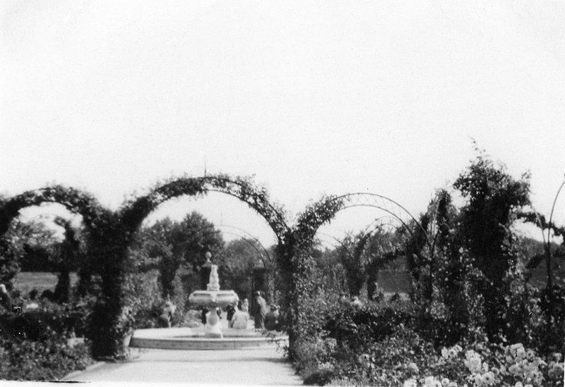 File:1930s Sandringham Gardens.jpg