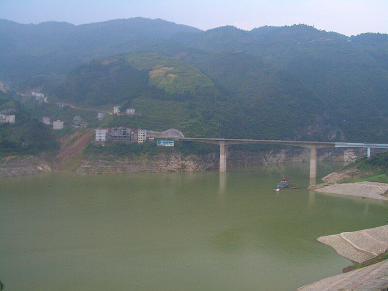 File:Badong-Shennong-Xi-bridge-5056.jpg