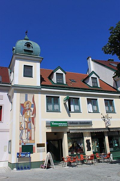 File:Burgplatz 6 Ybbs.jpg