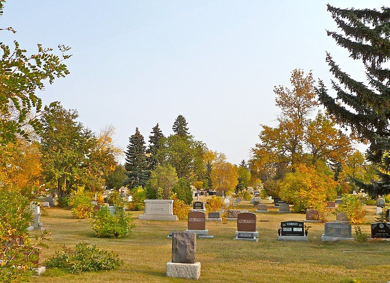 File:Burnsland Cemetery (8084921762).jpg