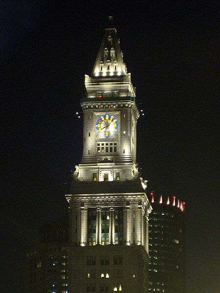 File:CustomHouseBostonNight.JPG