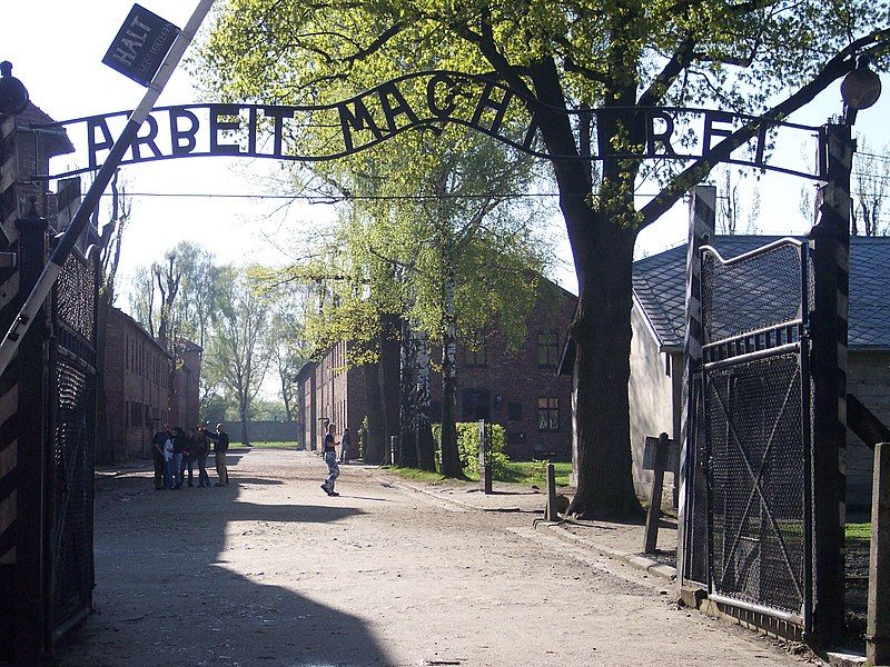 File:Entrance Auschwitz I.jpg