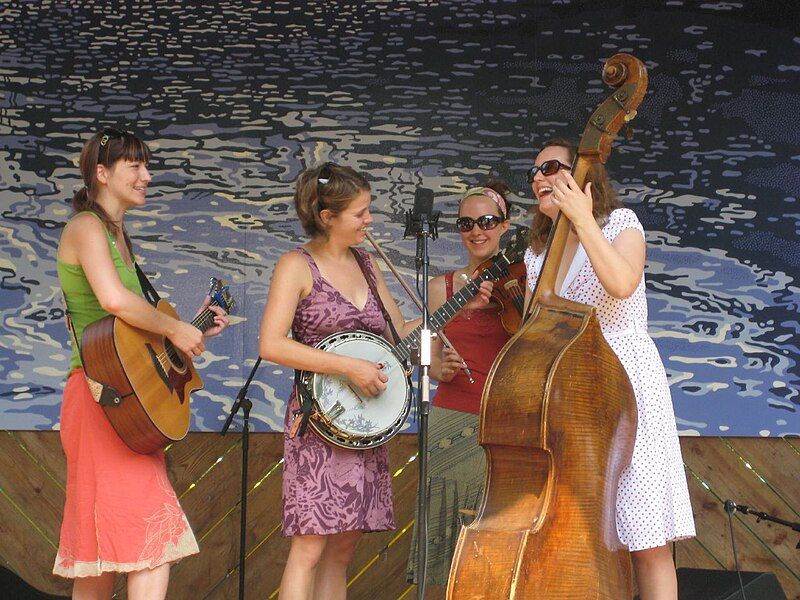 File:Female bluegrass band.jpg