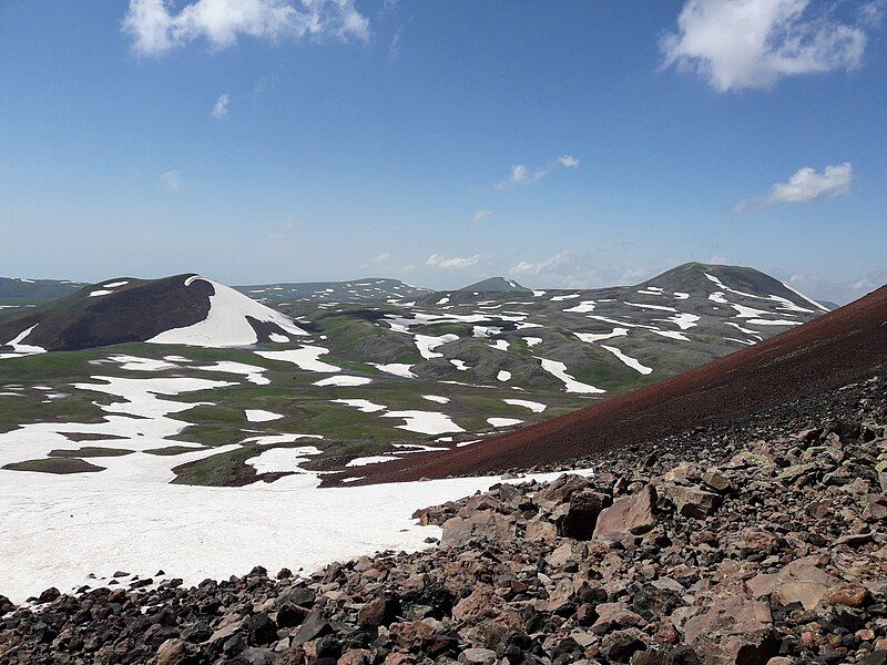 File:Gegham Mountains 4.jpg