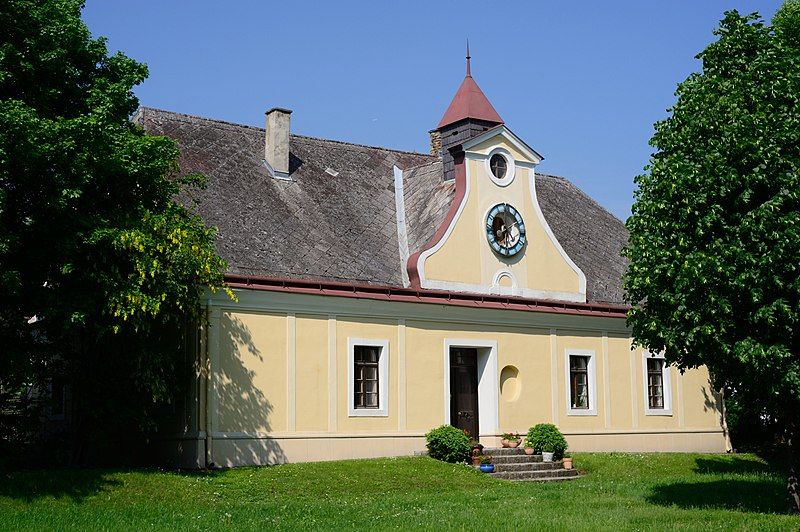 File:Groß-Schweinbart Bürgerspital.JPG