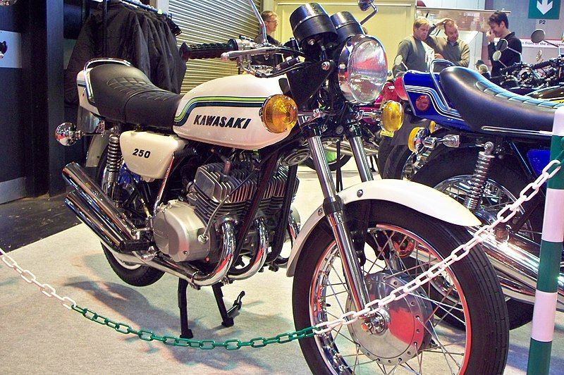 File:Kawasaki 250 S1.jpg