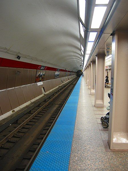 File:Lake RedLine CTA.jpg