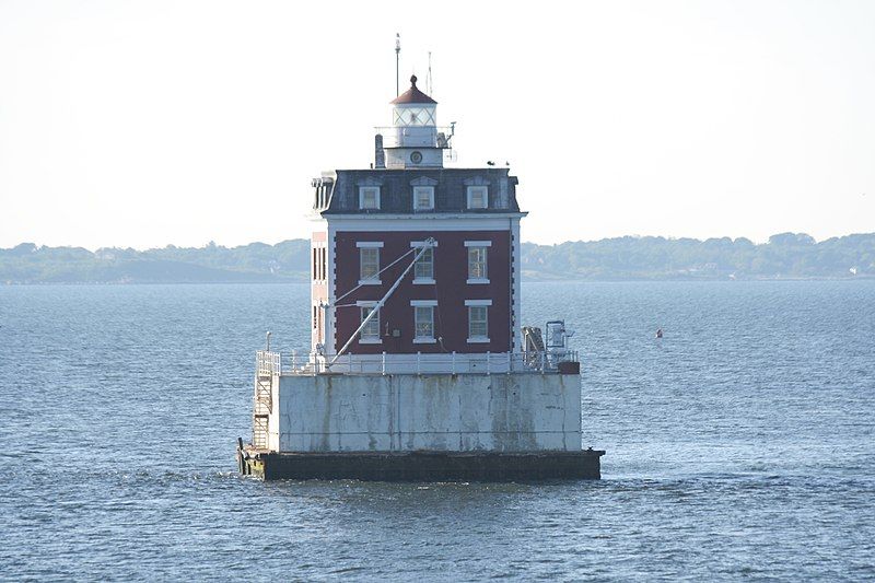 File:Ledge Light KevinPepin.JPG