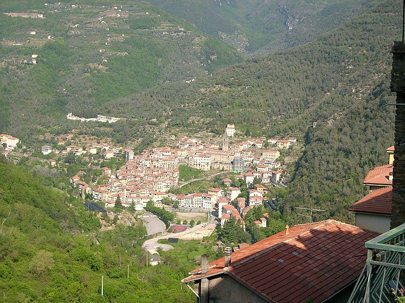 File:Pigna (IM)-IMG 0196.JPG