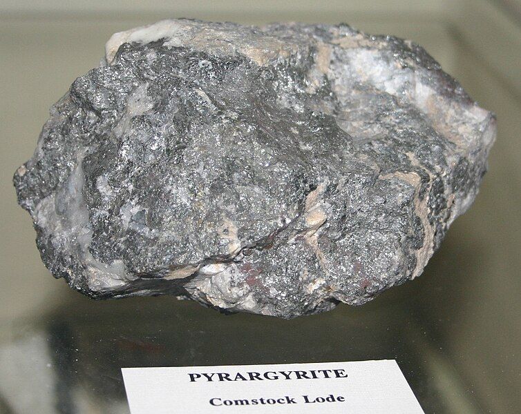 File:Pyragyrite09.jpg