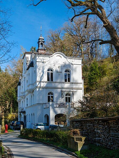 File:Schloss Innleiten, 2023-04-10.jpg