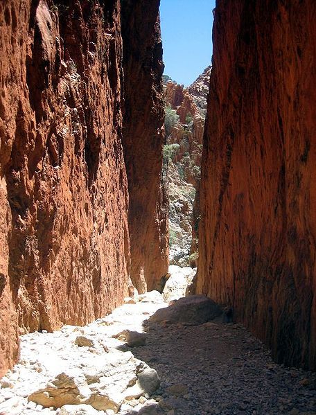 File:Standley Chasm.jpg