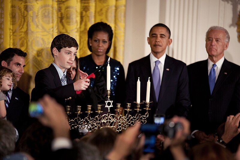 File:WhiteHouseHanukkah2010.jpg