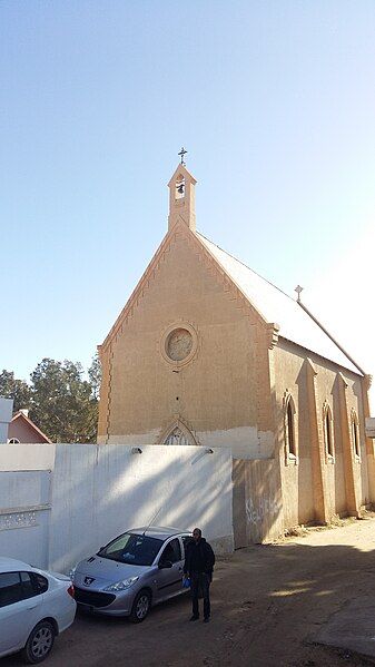 File:Église de Redeyef.jpg