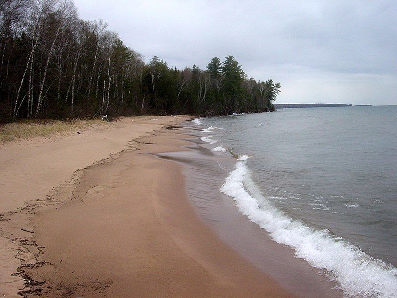 File:ApostleIslandNationalLakeshoreWI-029-050507.jpg