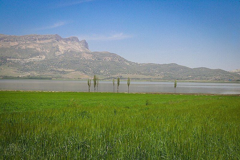 File:Arzhan lake, Fars.jpg